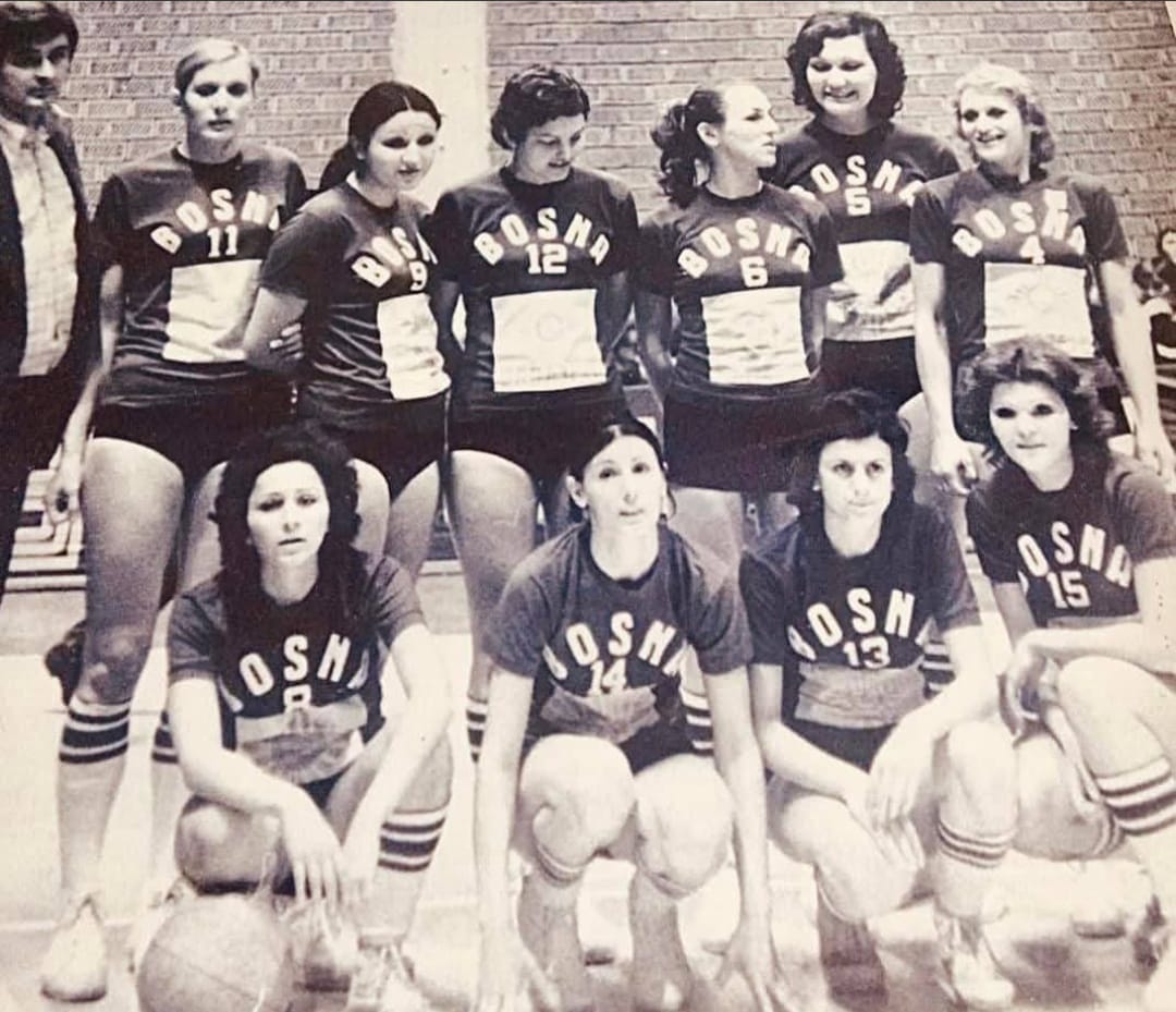 Arhivska generacija ŽKK Bosna Sarajevo Historijska timska fotografija igračica ŽKK Bosna Sarajevo u sportskoj dvorani